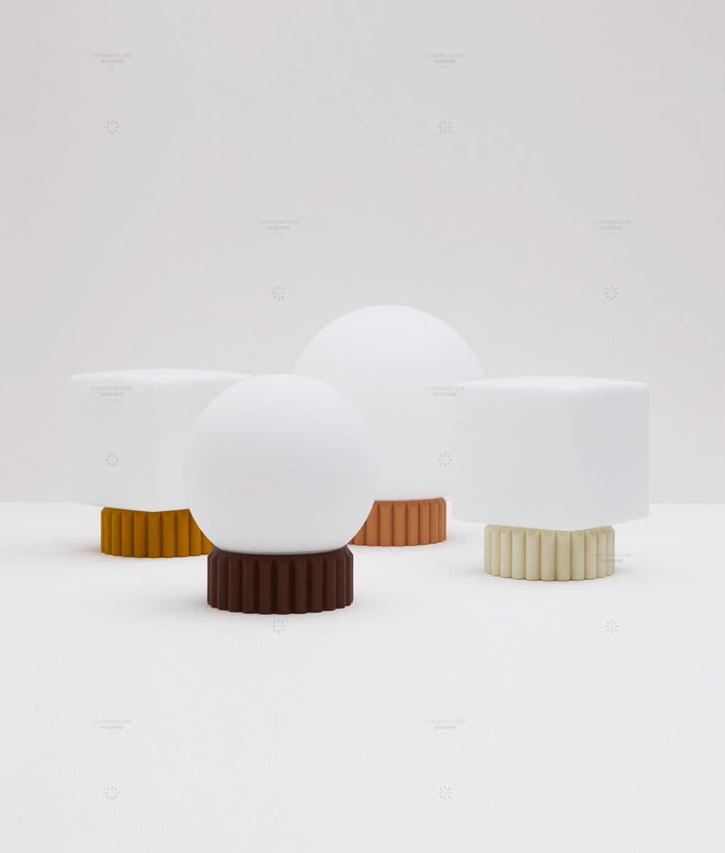 Applique "Colonnade", base à larges cannelures, verrerie "champignon" mate - La Quincaillerie moderne