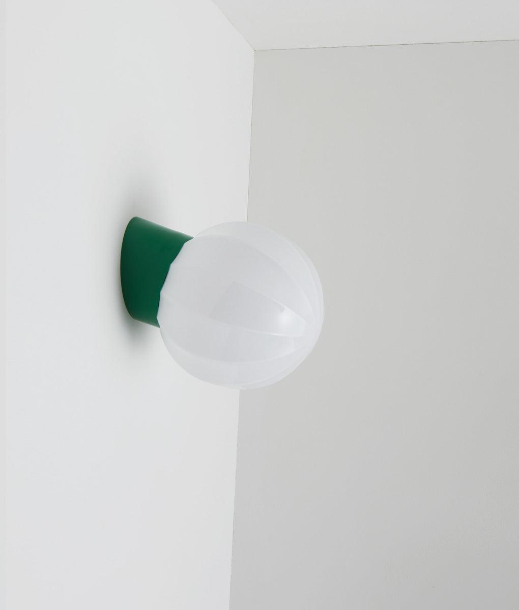 La Quincaillerie moderne - Applique "Movida" droite, blanc opaline blanche