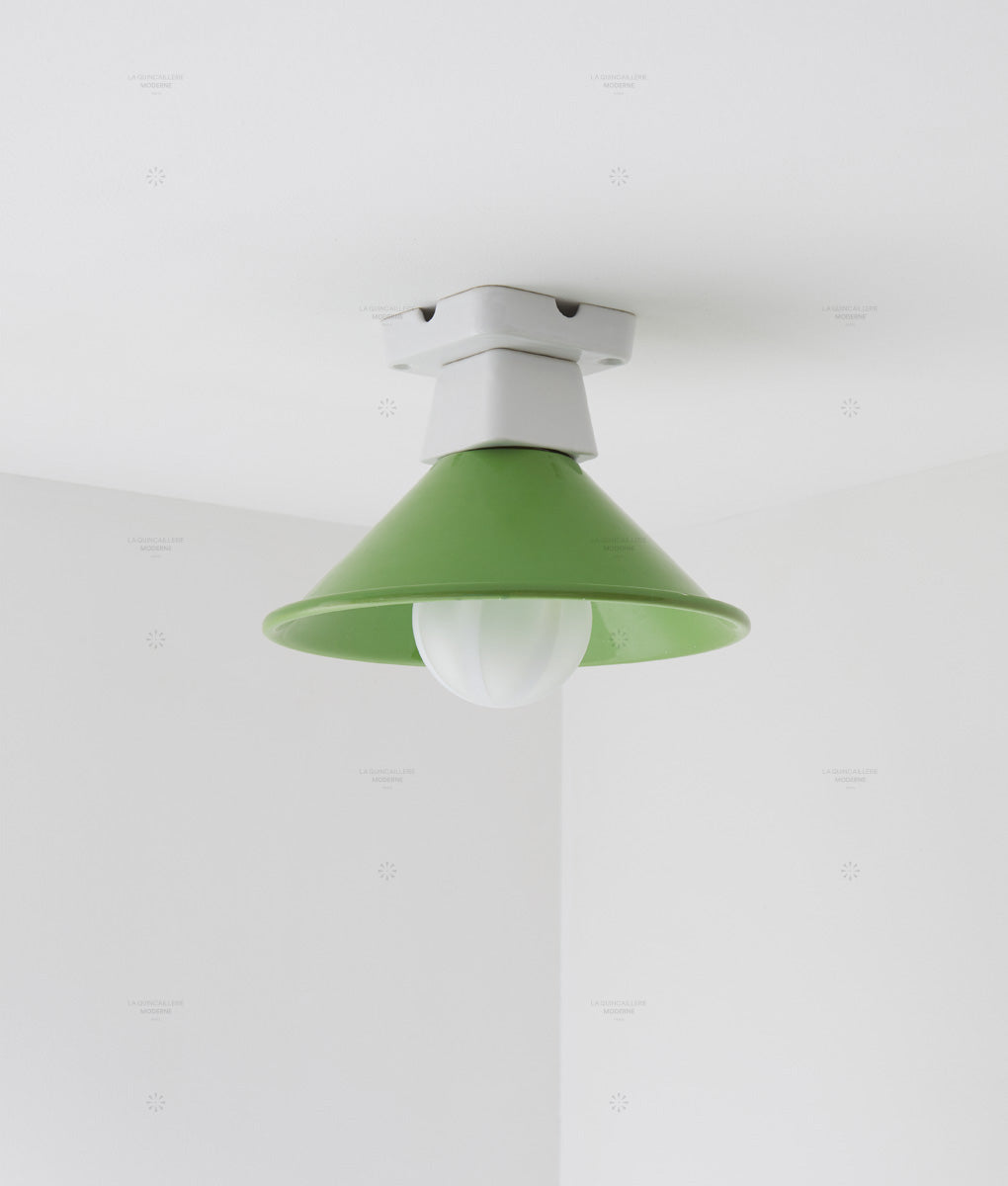 Plafonnier "Atelier", vert pistache, modèle conique en métal émaillé