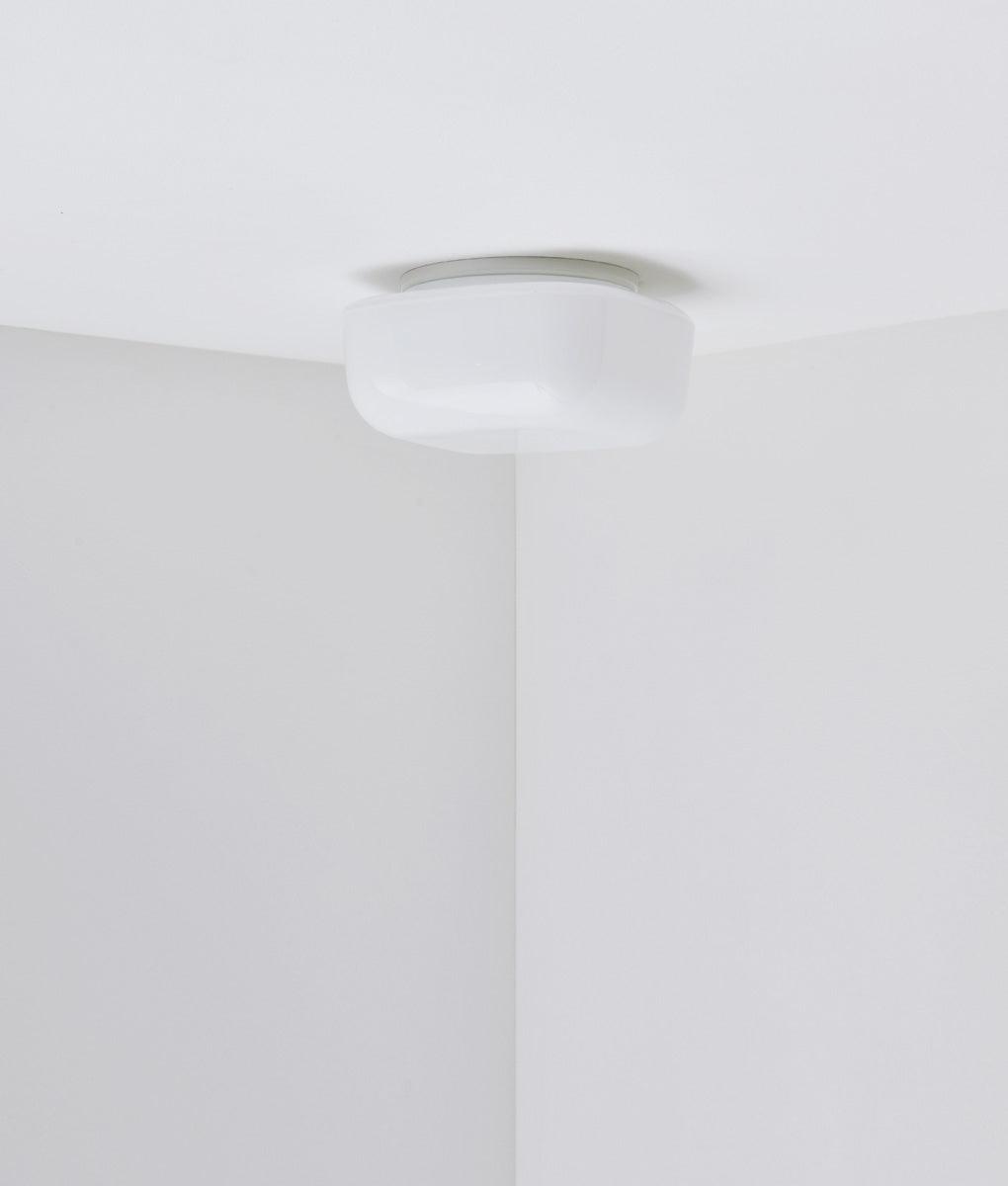 Plafonnier "Circulations" carré, petit modèle, opaline satinée - La Quincaillerie moderne