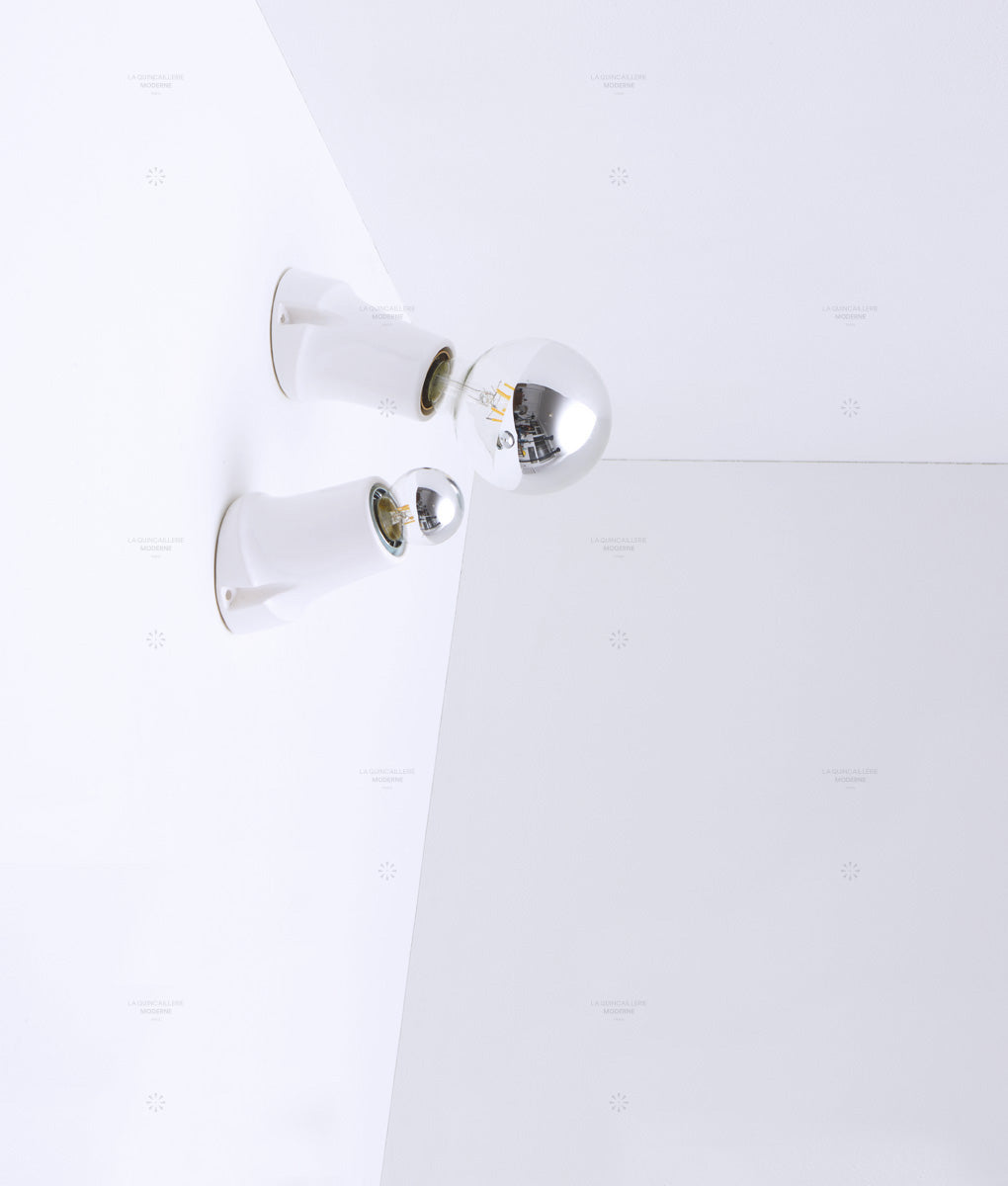 Porte ampoule inclinée en porcelaine blanche