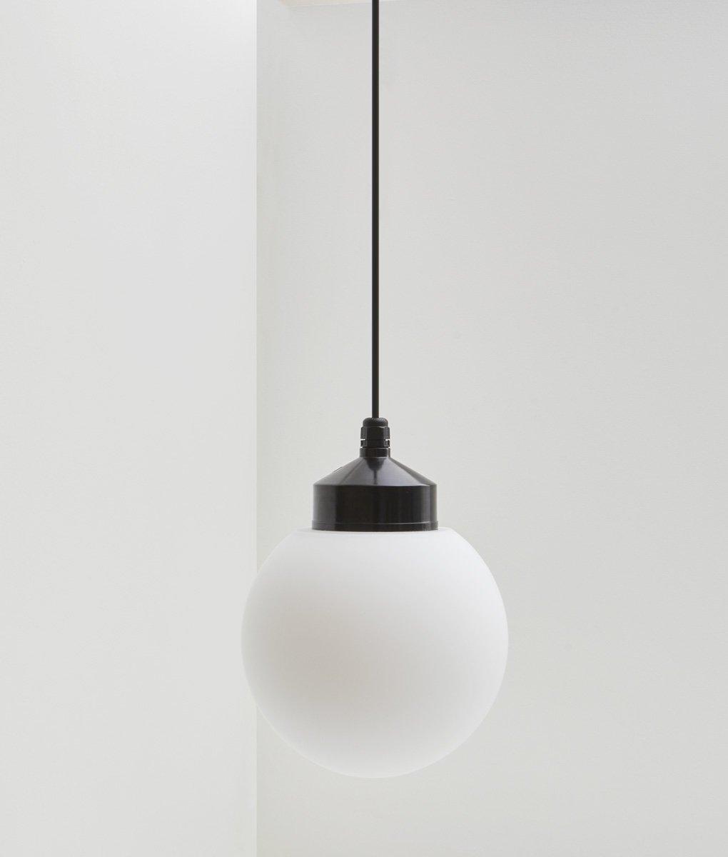 La Quincaillerie moderne - Suspension "Bauhaus", noir opaline blanche
