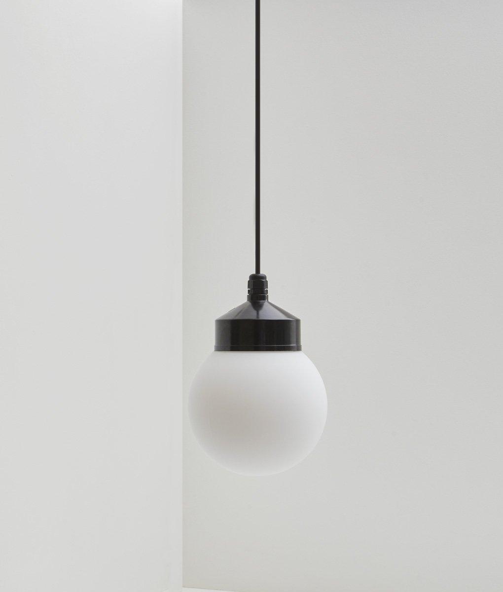 La Quincaillerie moderne - Suspension "Bauhaus", noir opaline blanche