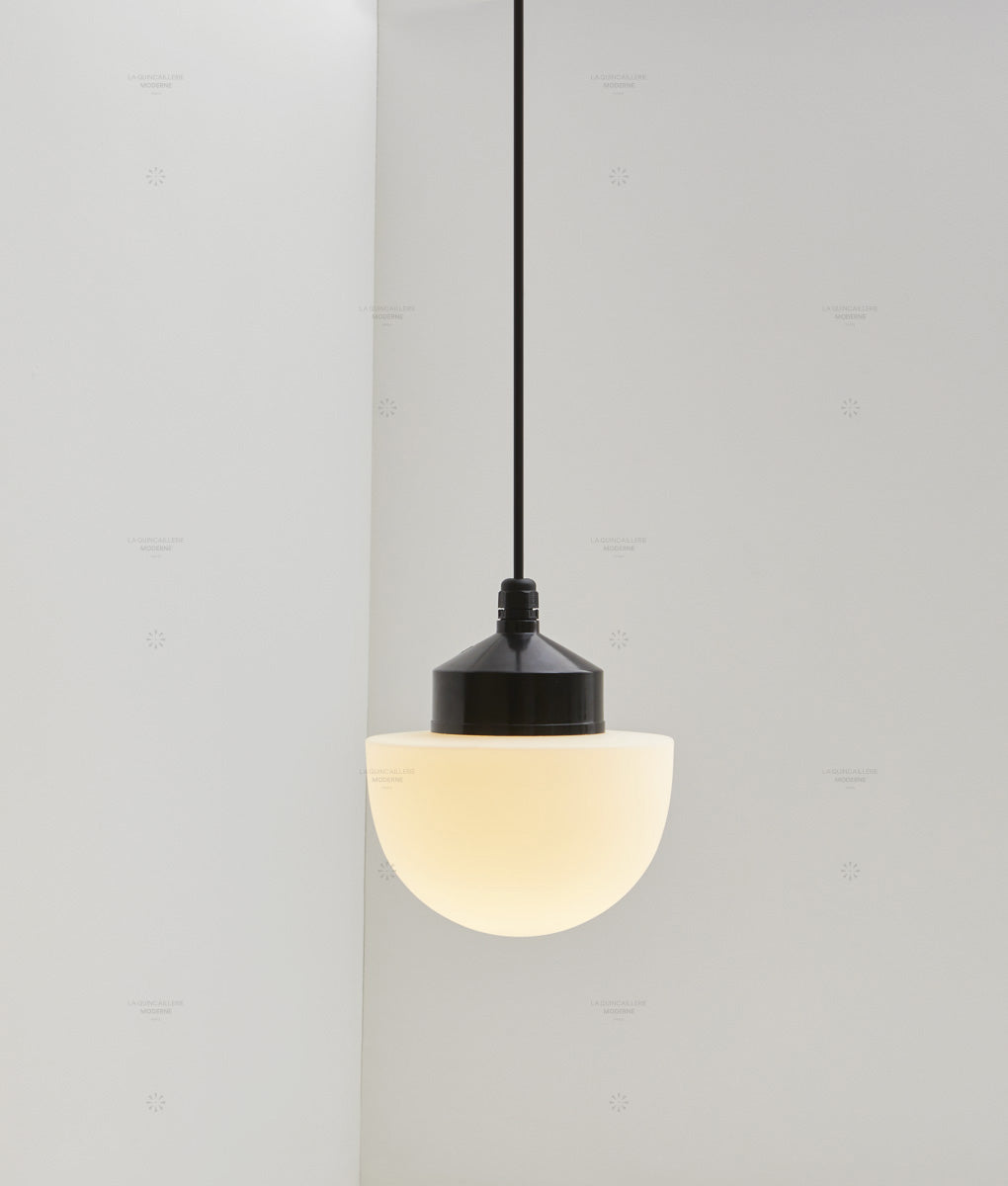 La Quincaillerie moderne - Suspension "Bauhaus", noir opaline blanche
