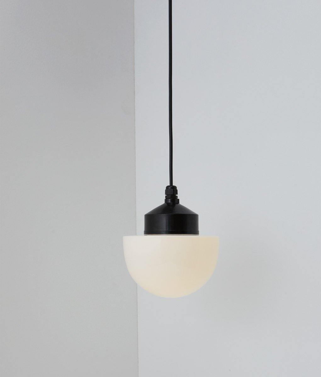 La Quincaillerie moderne - Suspension "Bauhaus", noir opaline blanche