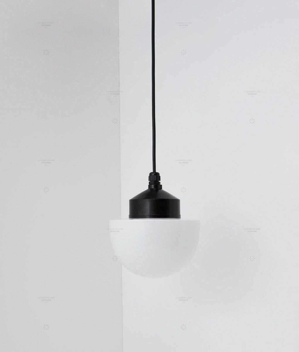 La Quincaillerie moderne - Suspension "Bauhaus", noir opaline blanche