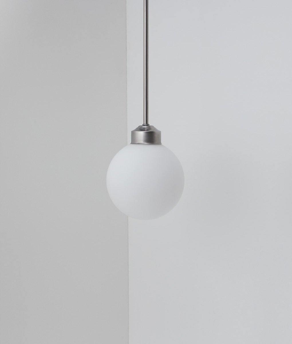Suspension "Bistro", grande verrerie boule opaline mate, modèle court, 30cm