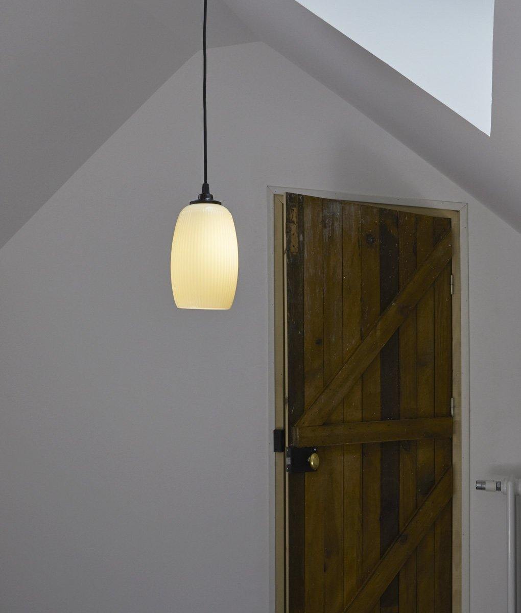 Suspension "Plissé" longue en opaline crème