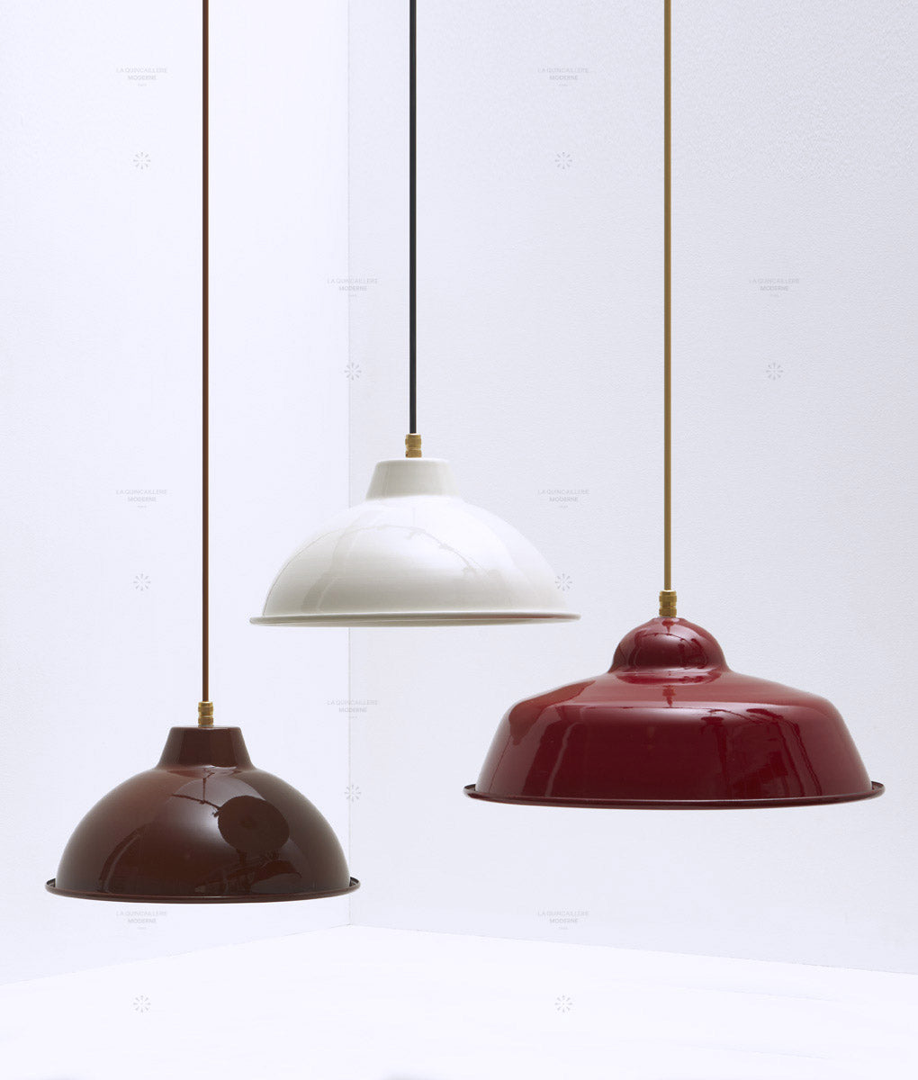 Suspensions "Rétro", modèles I et II, abat-jour marron, crème et rouge profond en métal émaillé
