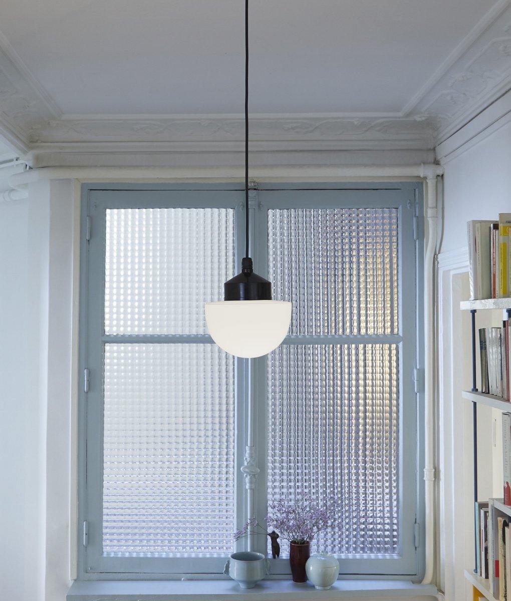 La Quincaillerie moderne - Suspension "Bauhaus", noir opaline blanche
