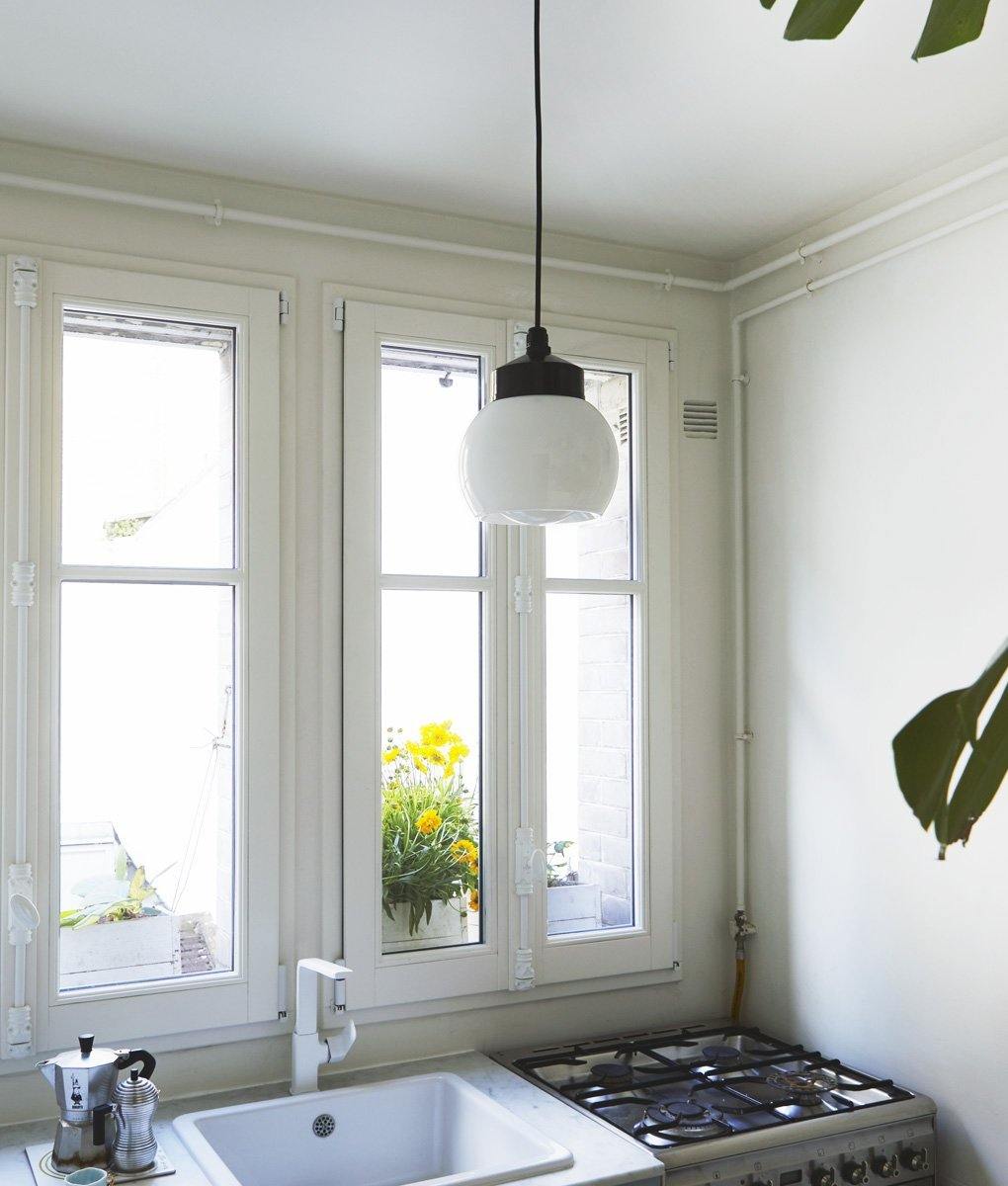 La Quincaillerie moderne - Suspension "Bauhaus", noir opaline blanche
