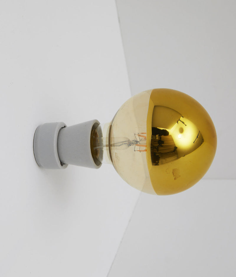 Porte-ampoule corolle en porcelaine industrielle, avec une grande ampoule miroir