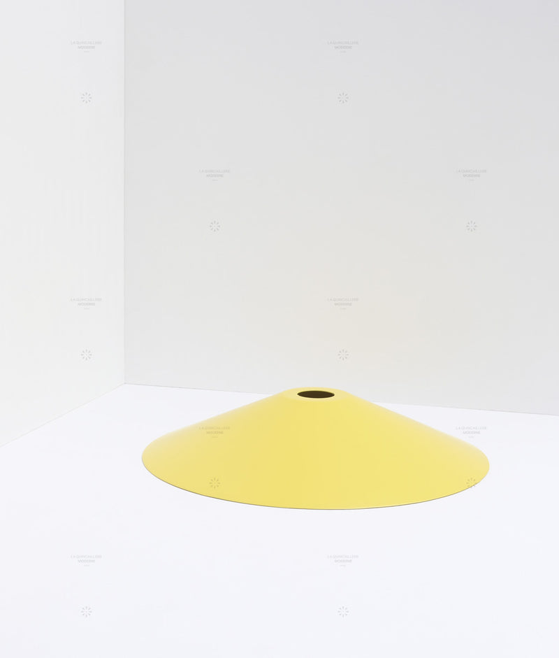 Abat-jour évasé en métal peint, grand modèle, jaune bouton d'or - La Quincaillerie moderne