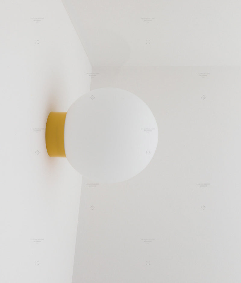 La Quincaillerie moderne - Applique / plafonnier "Bauhaus", jaune tournesol opaline blanche