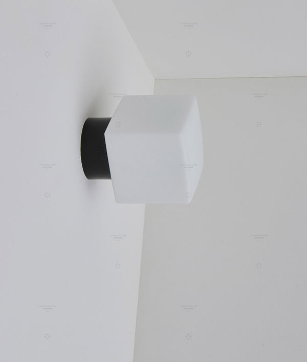 La Quincaillerie moderne - Applique / plafonnier "Bauhaus", noir opaline blanche