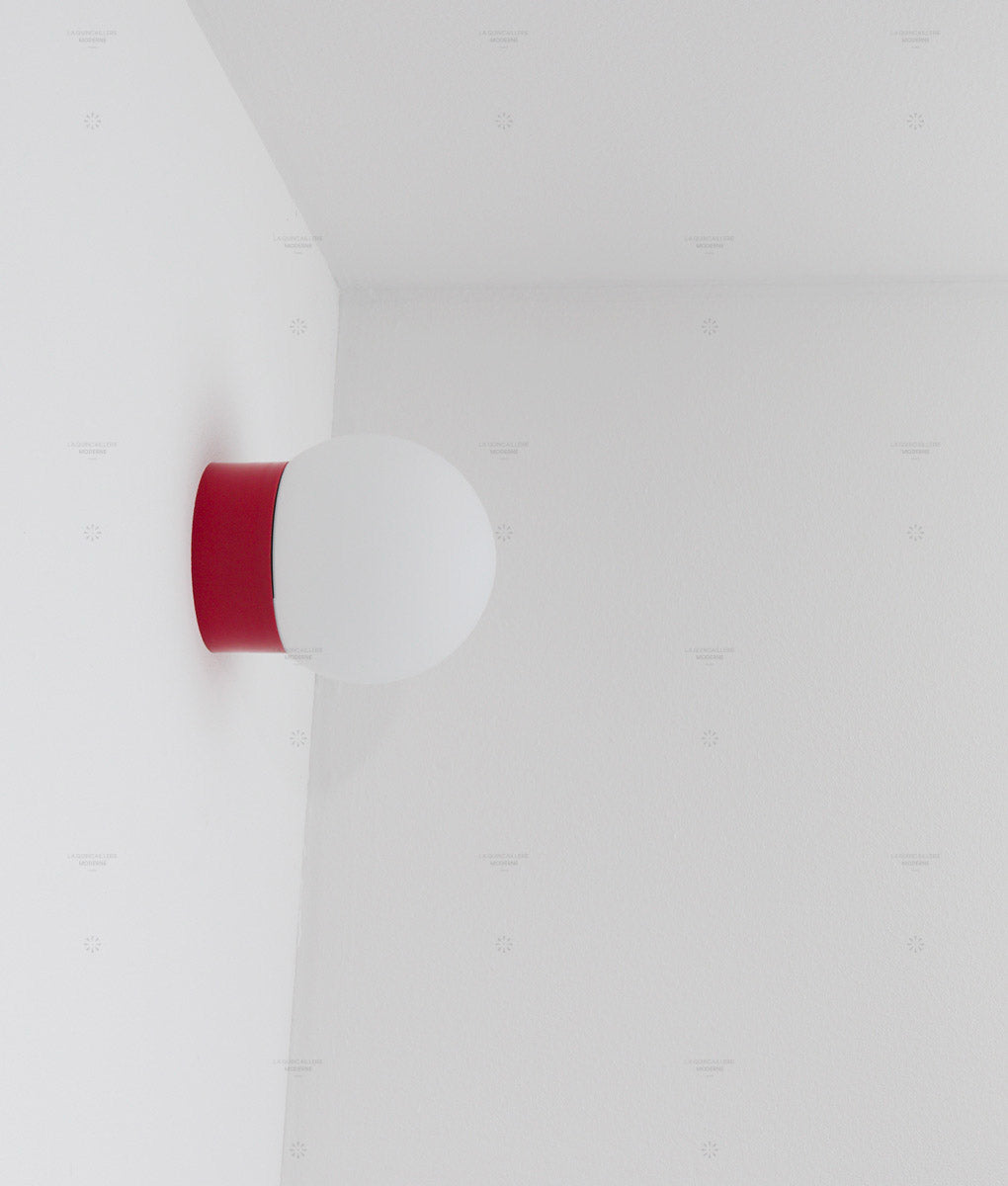 La Quincaillerie moderne - applique "Bauhaus" droite rouge coquelicot en verre opalin mat - Fabriqué en Europe et assemblé à Paris