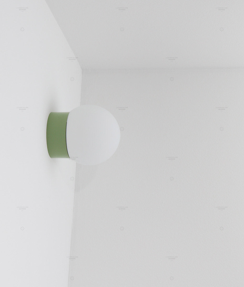 La Quincaillerie moderne - applique "Bauhaus" droite vert sauge en verre opalin mat - Fabriqué en Europe et assemblé à Paris