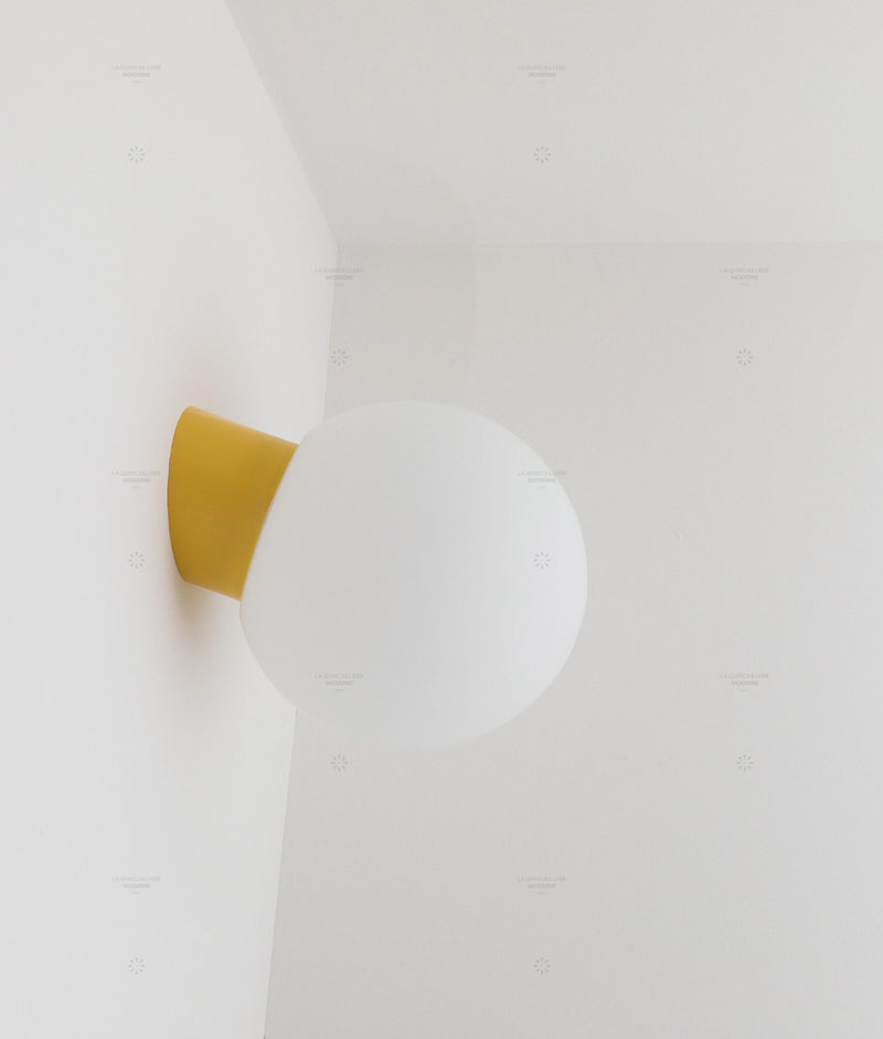 La Quincaillerie moderne - Applique / plafonnier "Bauhaus", jaune tournesol opaline blanche