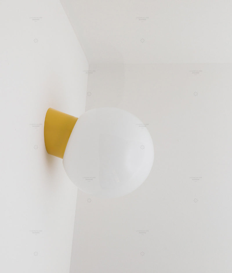 La Quincaillerie moderne - Applique / plafonnier "Bauhaus", jaune tournesol opaline blanche
