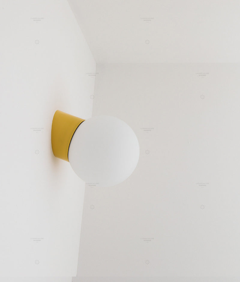La Quincaillerie moderne - Applique / plafonnier "Bauhaus", jaune tournesol opaline blanche