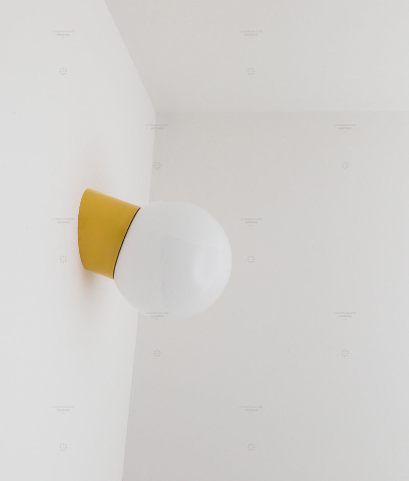 La Quincaillerie moderne - Applique / plafonnier "Bauhaus", jaune tournesol opaline blanche