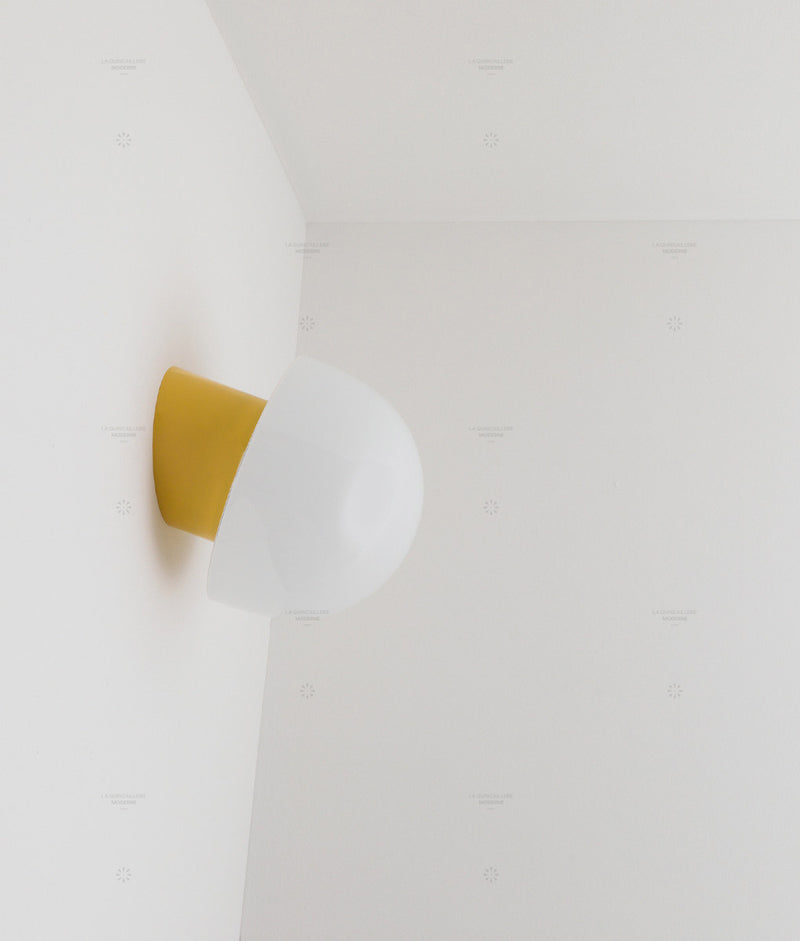 La Quincaillerie moderne - Applique / plafonnier "Bauhaus", jaune tournesol opaline blanche