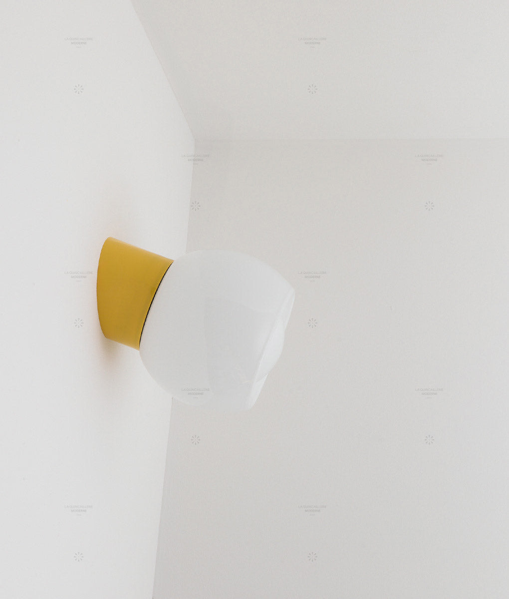 La Quincaillerie moderne - Applique / plafonnier "Bauhaus", jaune tournesol opaline blanche