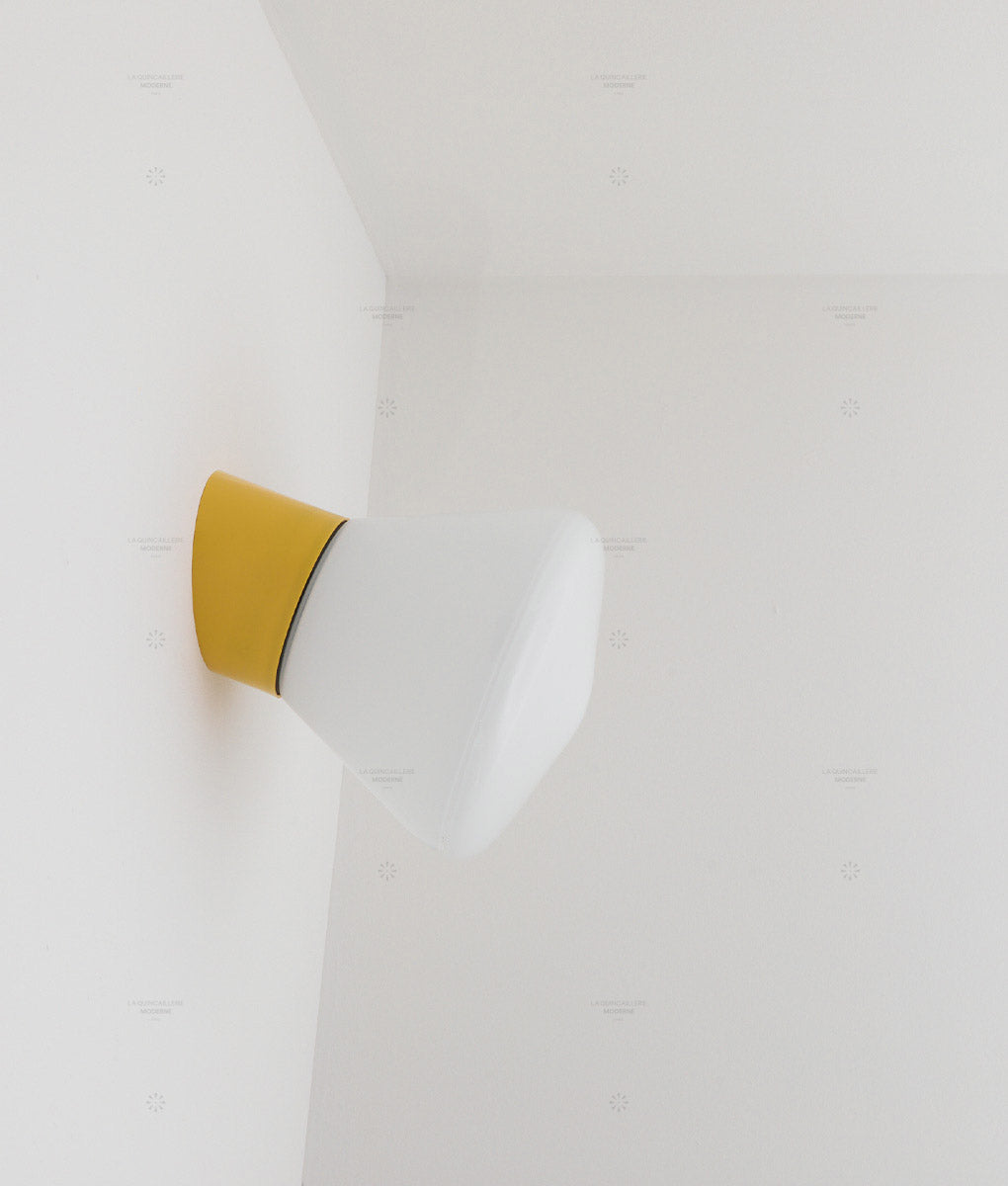 La Quincaillerie moderne - Applique / plafonnier "Bauhaus", jaune tournesol opaline blanche