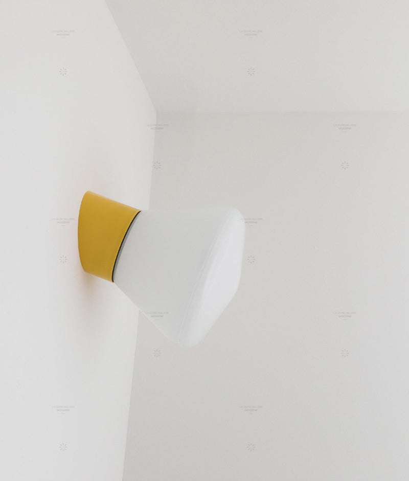 La Quincaillerie moderne - Applique / plafonnier "Bauhaus", jaune tournesol opaline blanche