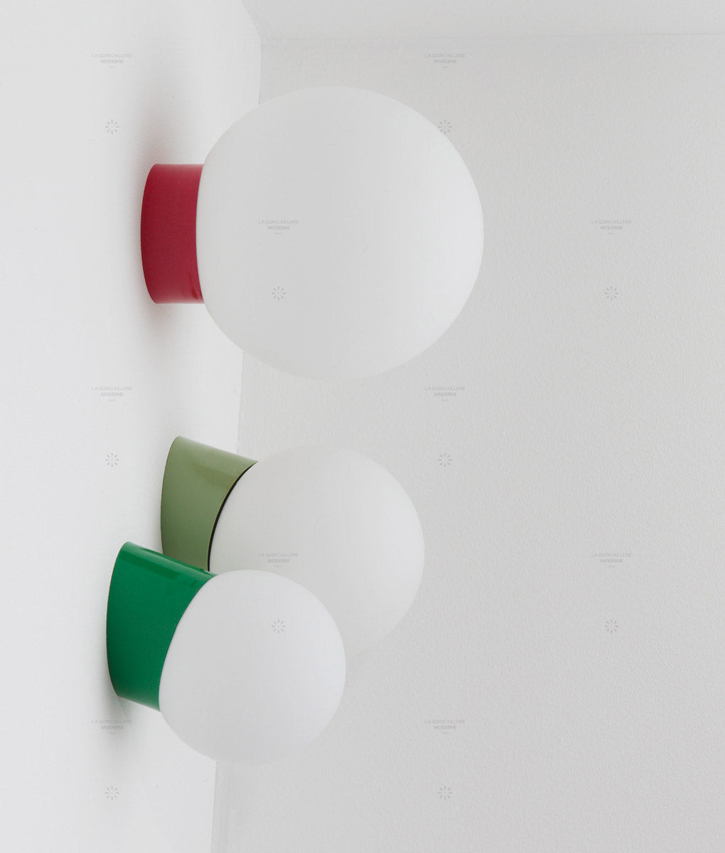 La Quincaillerie moderne - appliques "Bauhaus" en verre opalin - Trois tailles de globes - Fabriqué en Europe et assemblé à Paris