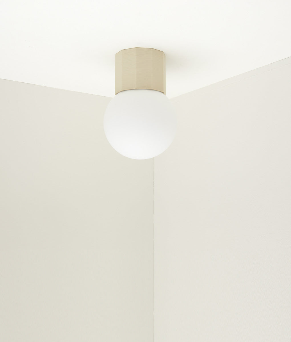 Applique Colonnade Opaline La Quincaillerie moderne Bold Design