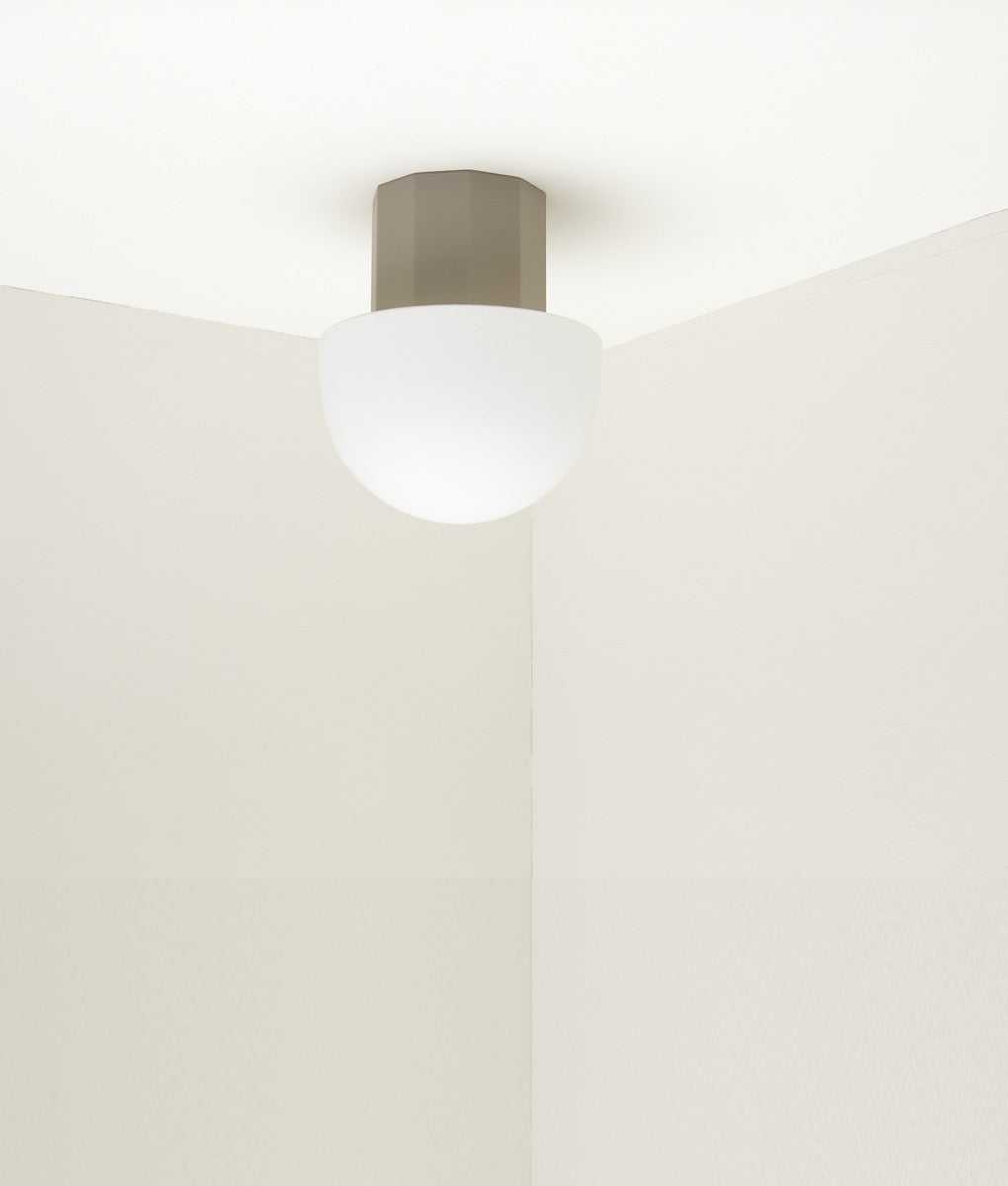 Applique Colonnade Opaline La Quincaillerie moderne Bold Design