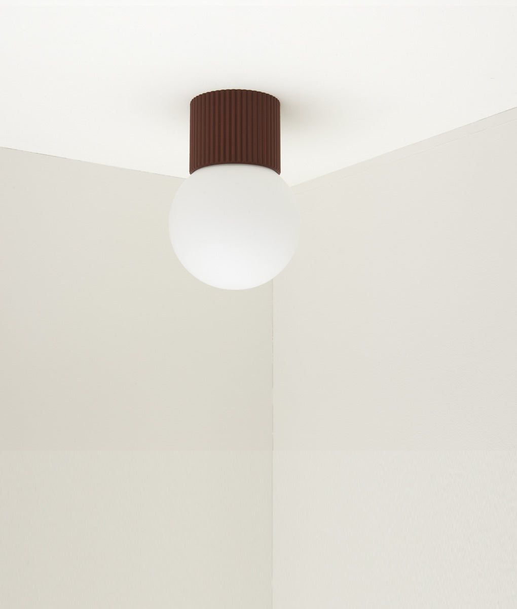 Applique Colonnade Opaline La Quincaillerie moderne Bold Design