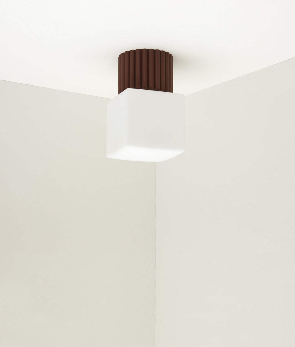 Applique Colonnade Opaline La Quincaillerie moderne Bold Design