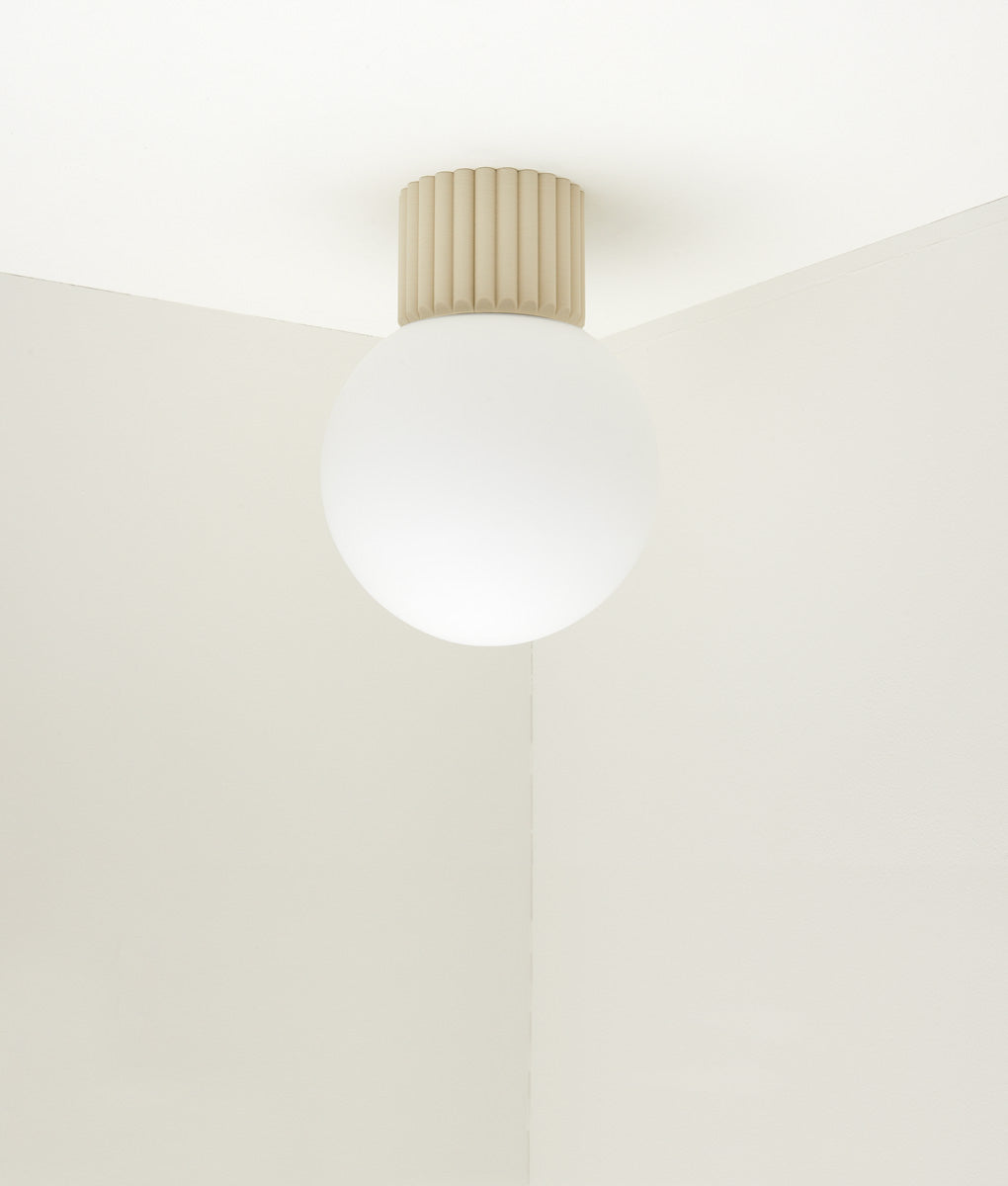 Applique double "Colonnade", base à larges cannelures, verrerie boule mate, grand modèle, crème
