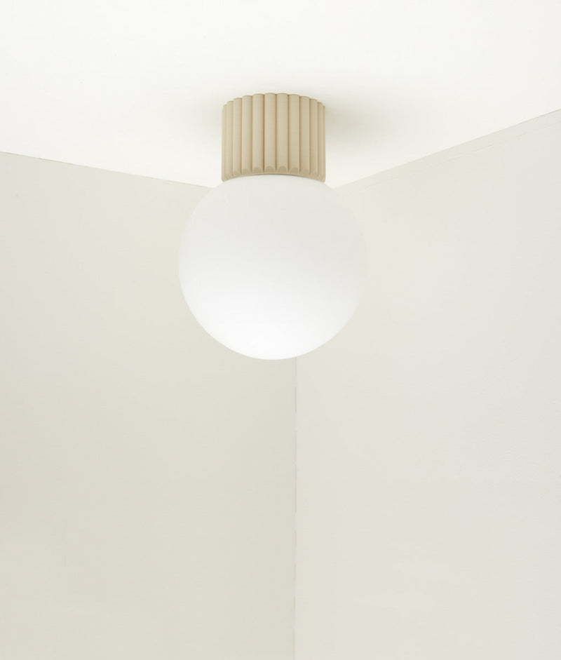 Applique double "Colonnade", base à larges cannelures, verrerie boule mate, grand modèle, crème