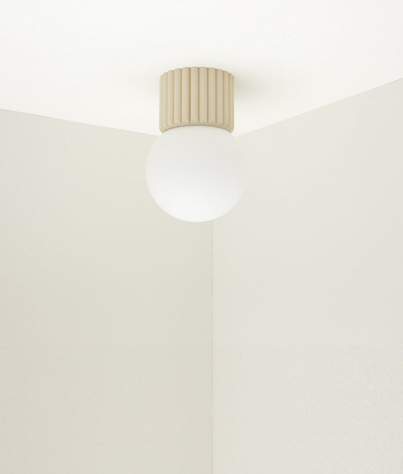 Applique Colonnade Opaline La Quincaillerie moderne Bold Design