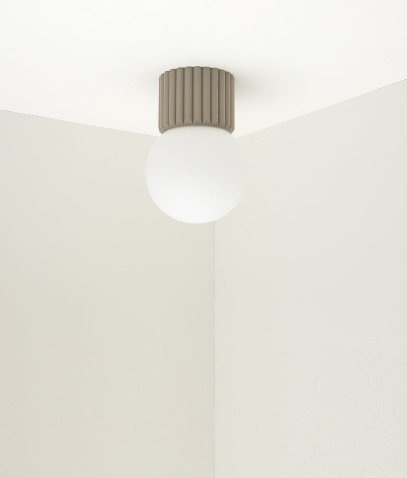 Applique Colonnade Opaline La Quincaillerie moderne Bold Design