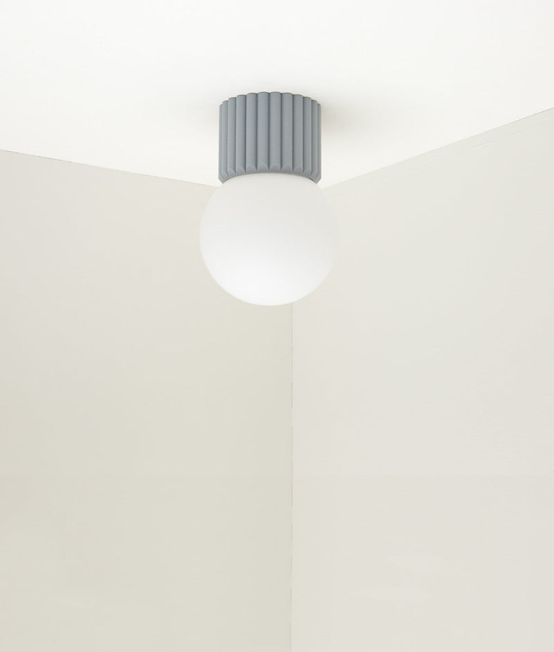 Applique Colonnade Opaline La Quincaillerie moderne Bold Design