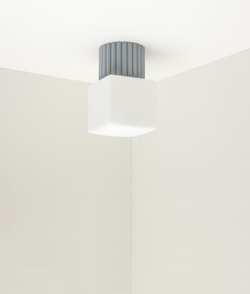 Applique Colonnade Opaline La Quincaillerie moderne Bold Design