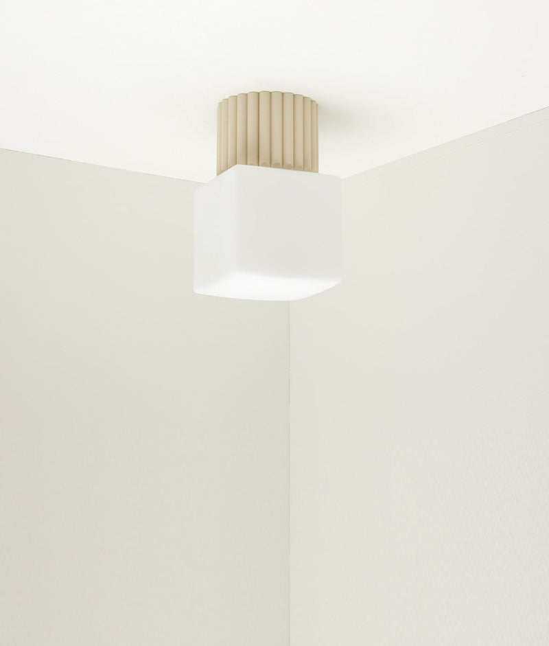 Applique Colonnade Opaline La Quincaillerie moderne Bold Design