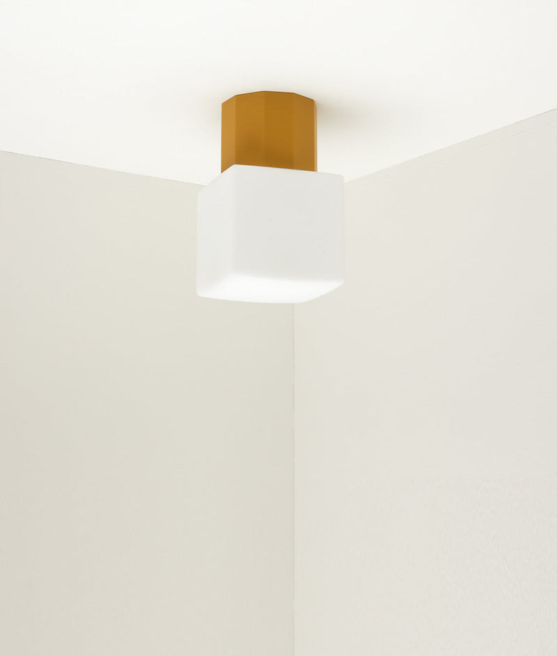 Applique Colonnade Opaline La Quincaillerie moderne Bold Design