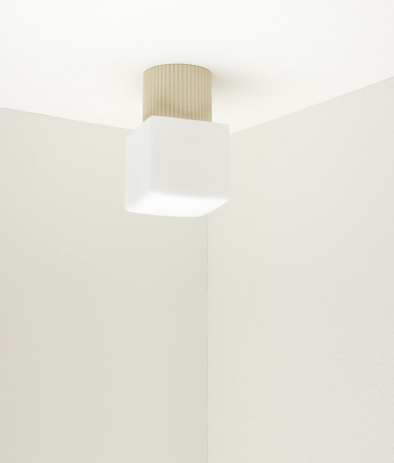 Applique Colonnade Opaline La Quincaillerie moderne Bold Design