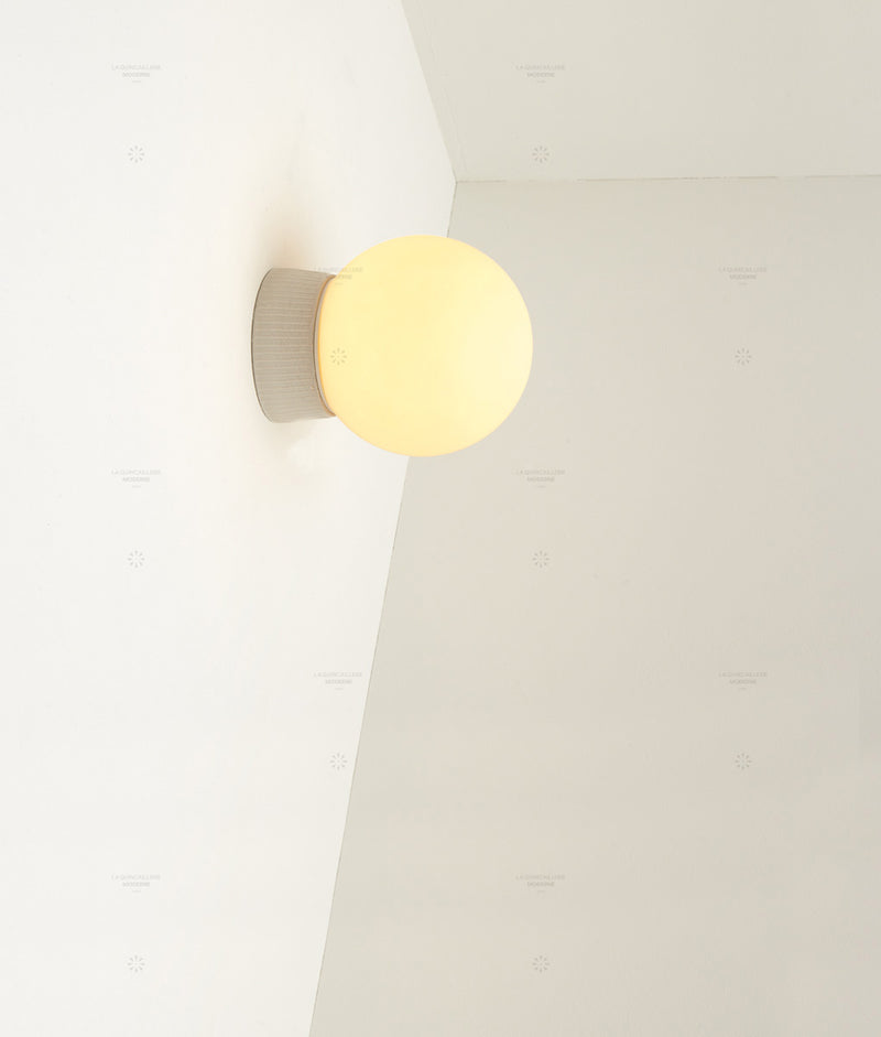 La Quincaillerie moderne - Applique en "Grège"en porceleine, verrerie opaline