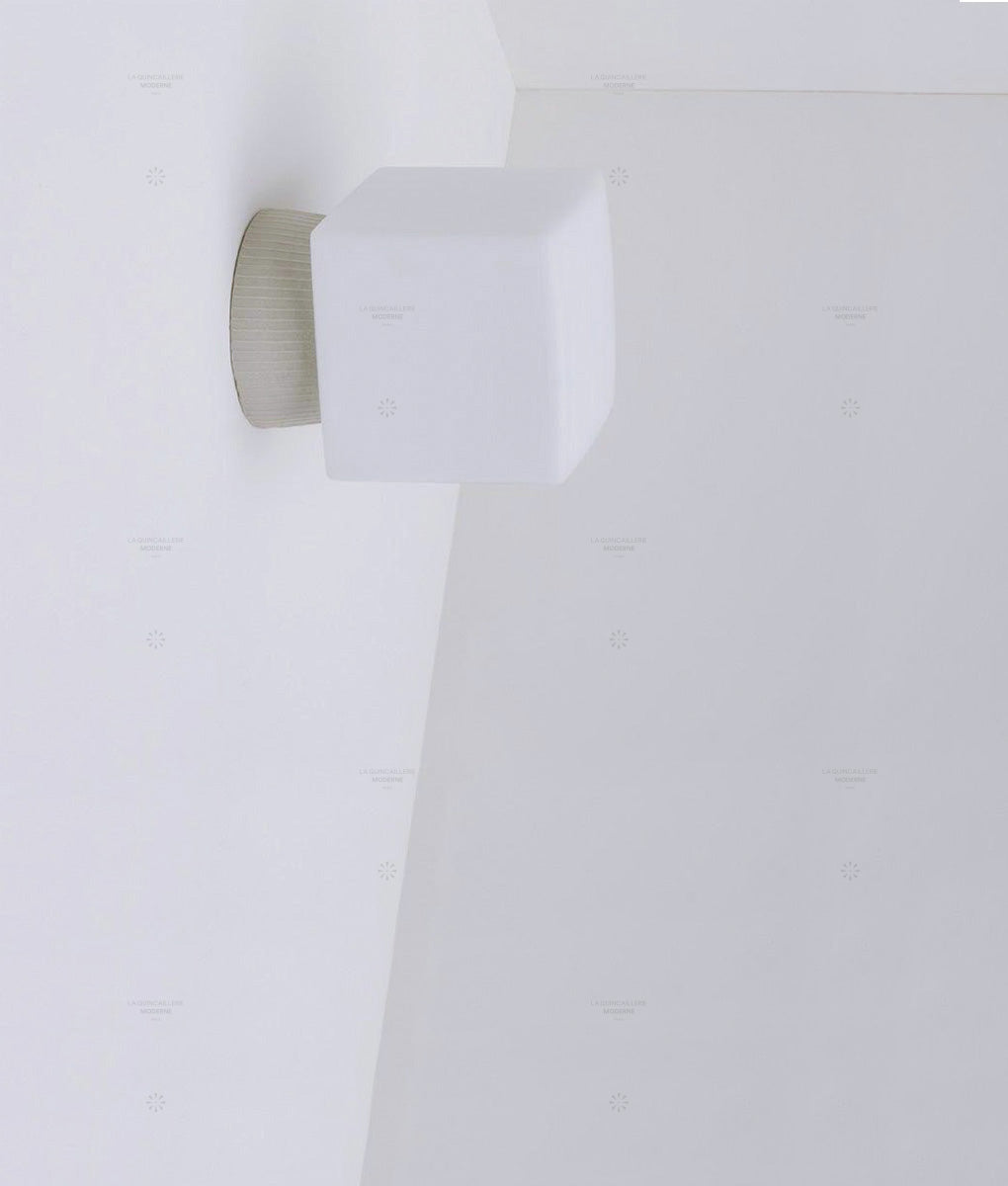 La Quincaillerie moderne - Applique "Grège" porcelaine, verrerie opaline