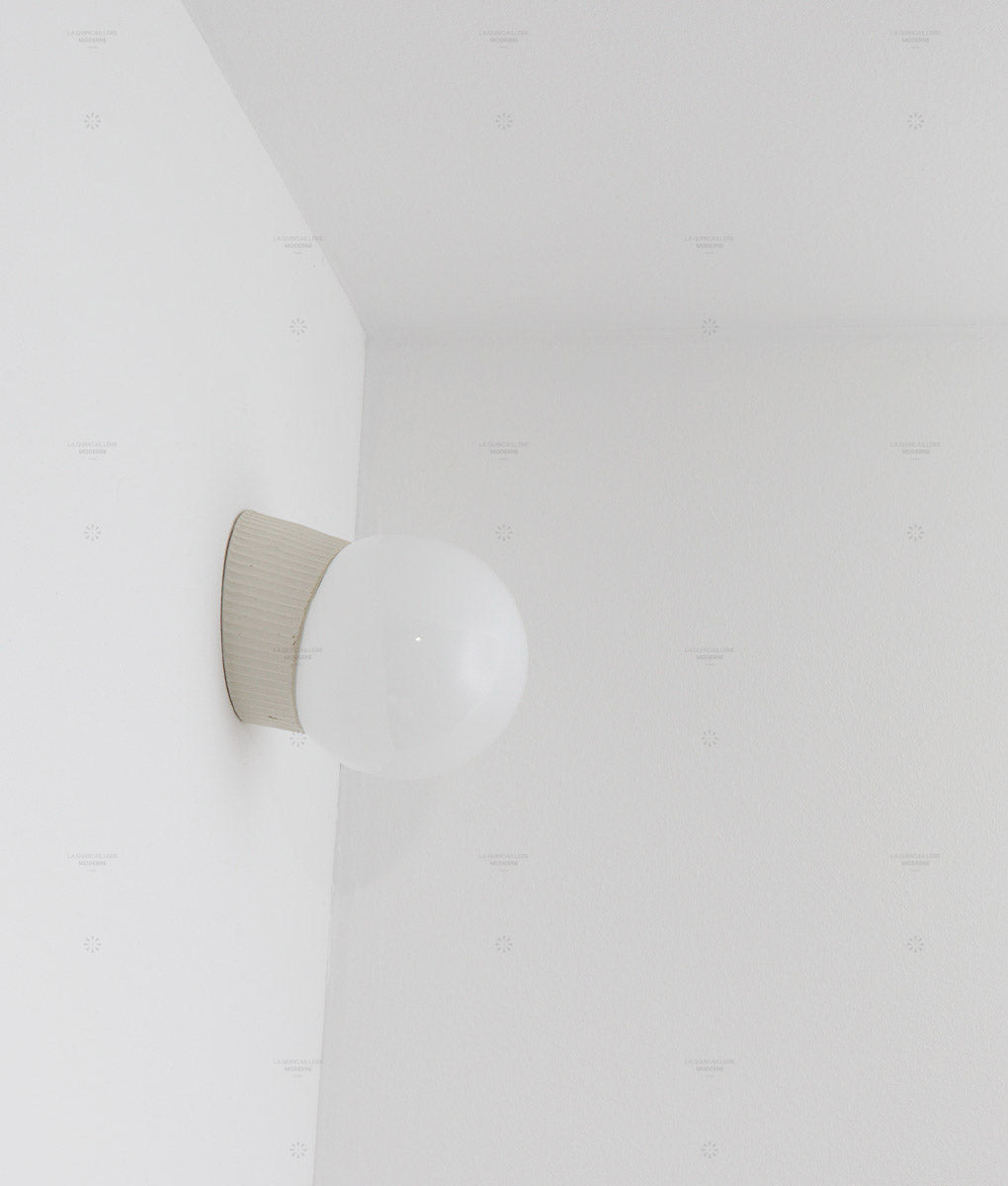 La Quincaillerie moderne - applique "Grège" en porcelaine industrielle et verre opalin - Fabriqué en Europe et assemblé à Paris