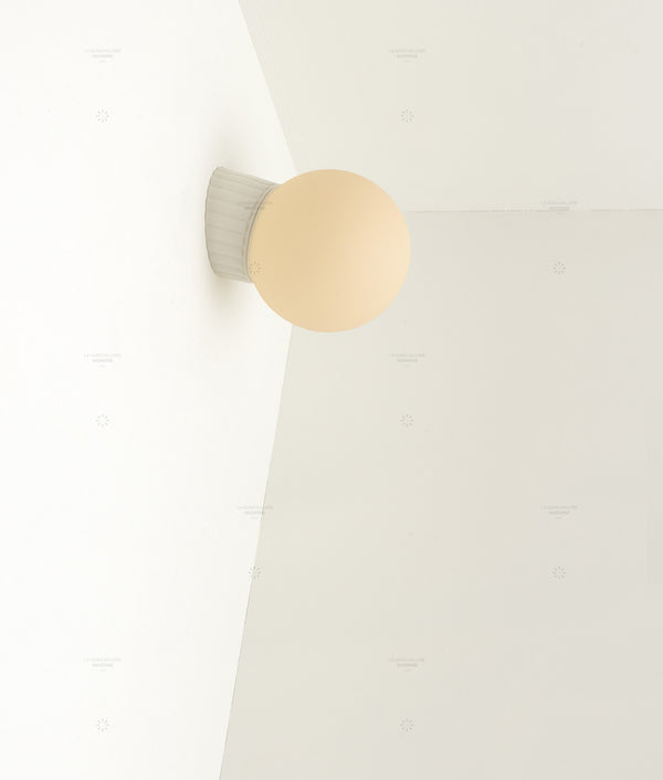 La Quincaillerie moderne - Applique "Grège" porcelaine, verrerie opaline