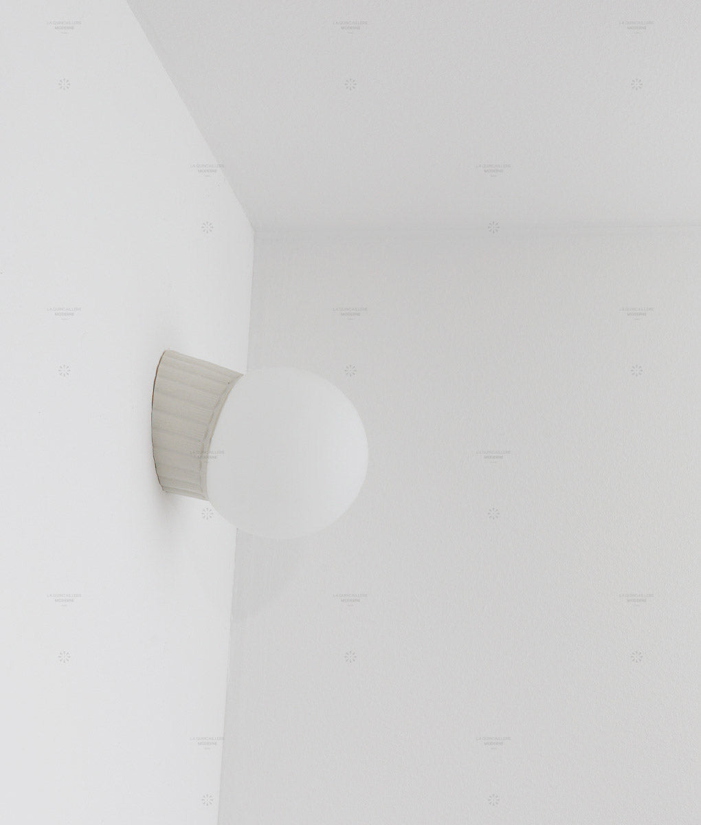 La Quincaillerie moderne - applique "Grège" en porcelaine industrielle et verre opalin - Fabriqué en Europe et assemblé à Paris