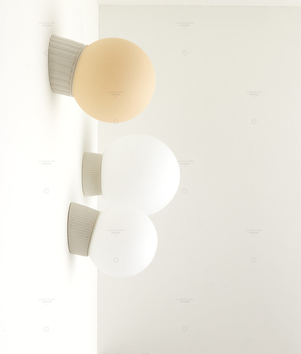 La Quincaillerie moderne - Applique "Grège" porcelaine, verrerie opaline