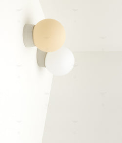 La Quincaillerie moderne - Applique "Grège" porcelaine, verrerie opaline